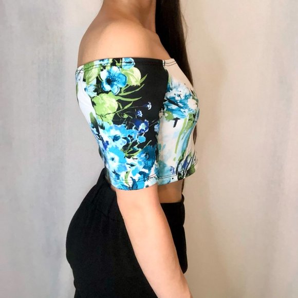 Floral Blue, Black and White Off the Shoulder Crop Top - Picture 3 of 8